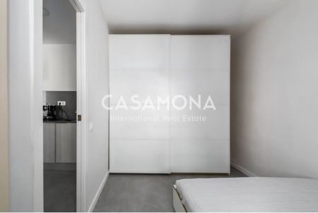 Modern Renovated Apartment in the Heart of Barceloneta - Photo 3
