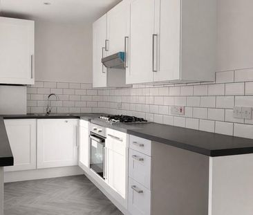 2 bedroom end of terrace house to rent - Photo 3