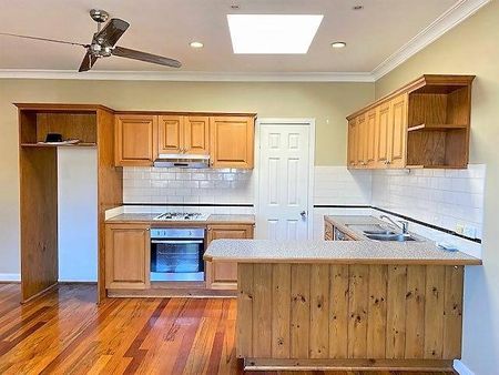 LIGHT AND BRIGHT | GREAT LOCATION | TWO BEDROOM + STUDY - Photo 2