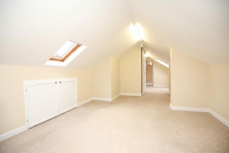 4 bedroom detached house to rent - Photo 3
