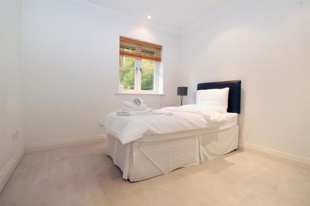 5 bedroom terraced house to rent - Photo 4