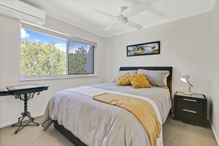 Immaculate 3-Bedroom Furnished Apartment with Private Rooftop & River Views - Photo 3