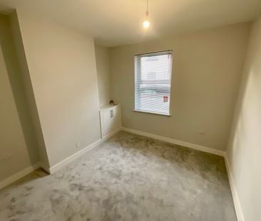 2 bedroom Mid Terraced House to let - Photo 4