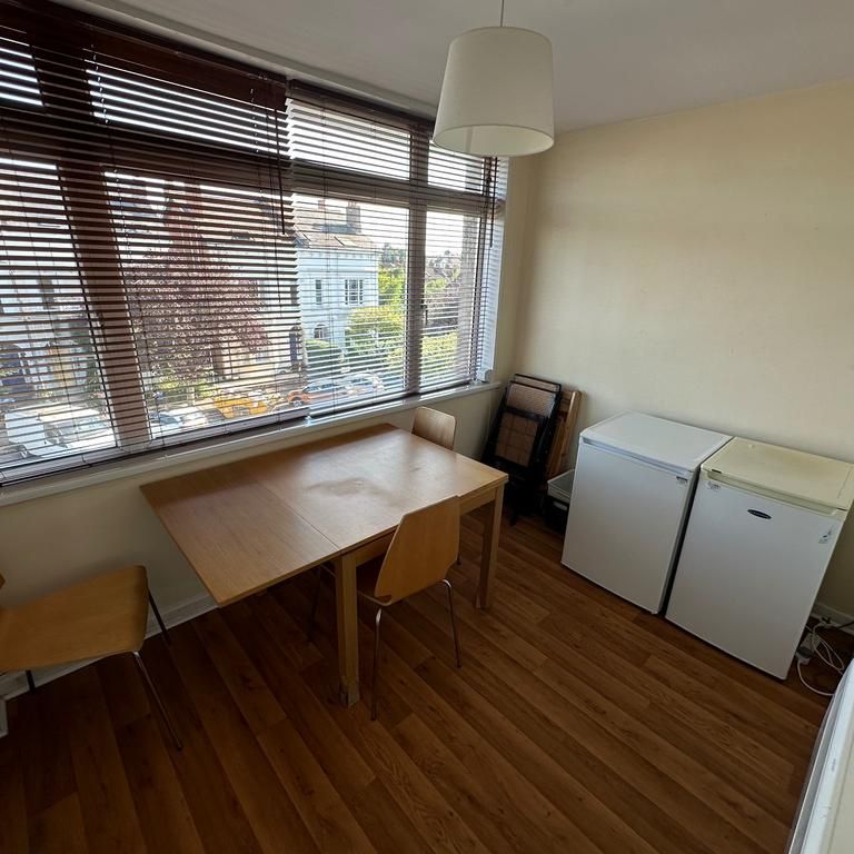 4 bedroom flat to rent - Photo 1