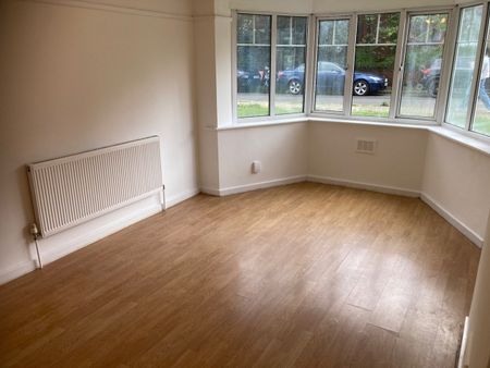 3 Bed Flat, High Mead, HA1 - Photo 4