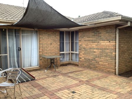 15 Markhill Place, 3180, Knoxfield Vic - Photo 4