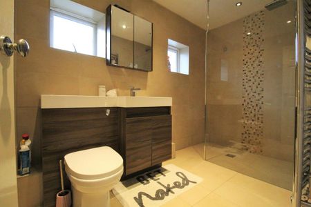 4 bedroom terraced house to rent - Photo 5