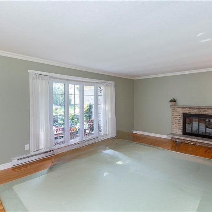 For Lease - 11 Jerrilynn Crescent, Barrhaven, Ontario - Photo 1