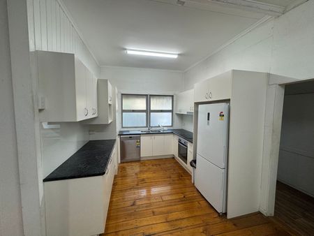 Queenslander in Convenient Location - Photo 5