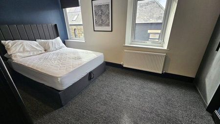 1 bedroom in a house share to rent - Photo 3