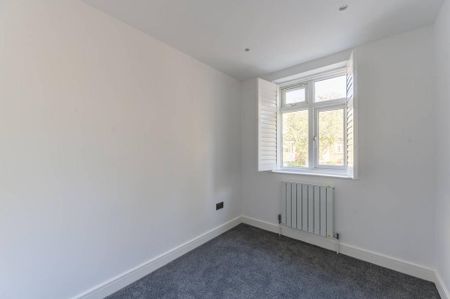 3 bedroom end of terrace house to rent - Photo 4