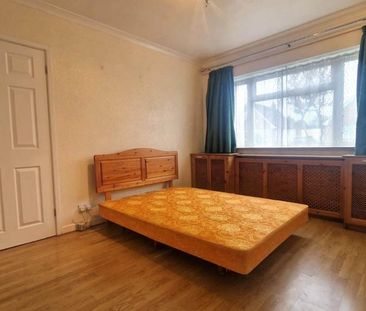 3 bedroom semi-detached bungalow to rent - Photo 3