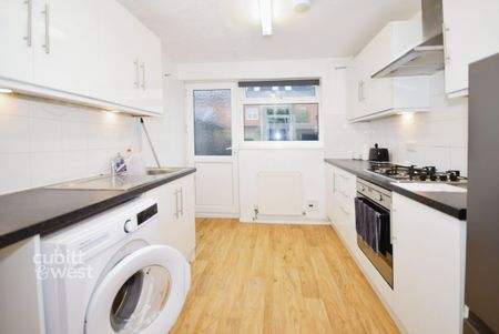 4 bedroom terraced house to rent - Photo 2