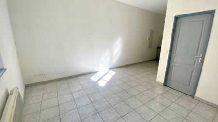 Location Appartement 3 pièces 53m² ARLES 13200 - Photo 3