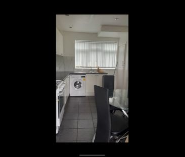 Room in a Shared House, Amberton Creaent, LS8 - Photo 3