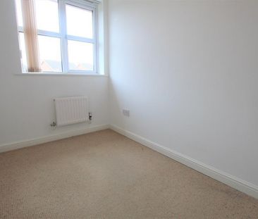 3 bedroom House To Let Total Size: 958 SQ FT - Photo 6