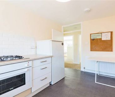 3 Bedroom, 1 bath, 1 reception Flat - Photo 1