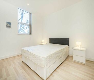 Bromyard Avenue - Photo 3