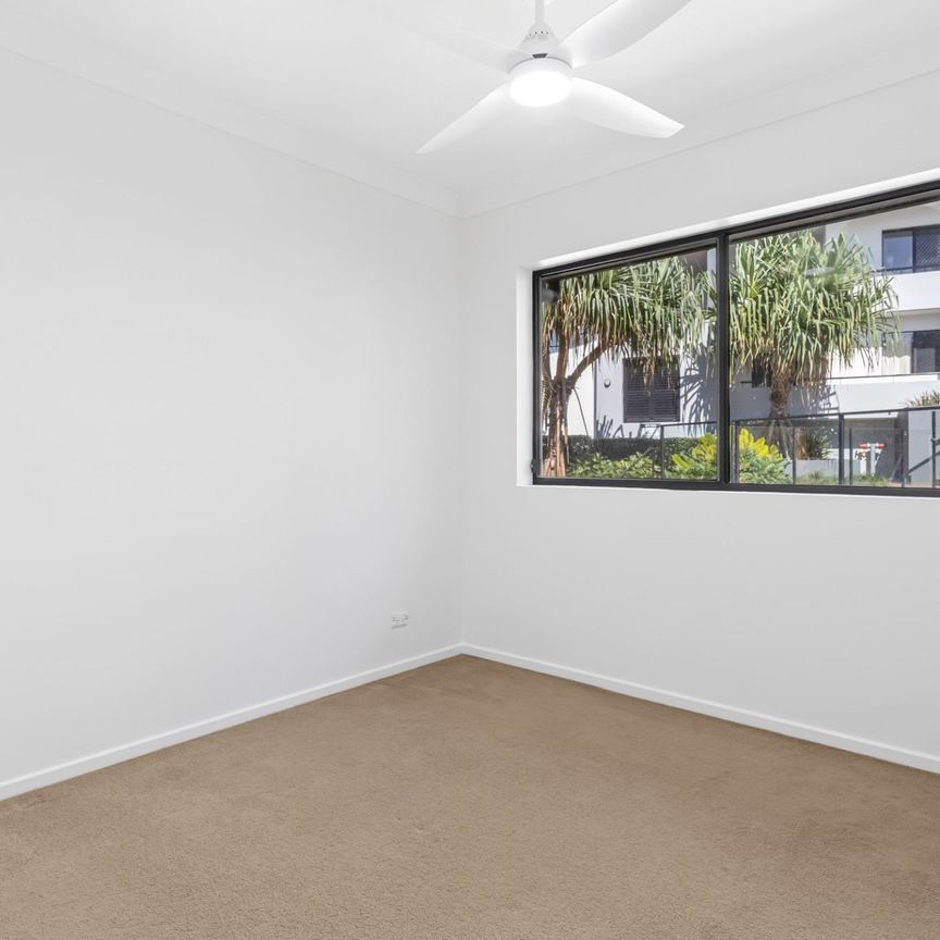 Top-Floor Living with Leafy Views - Photo 1