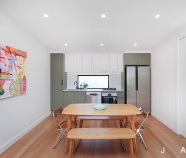 2/219 Essex Street, West Footscray VIC 3012 - Townhouse For Rent | ... - Photo 5