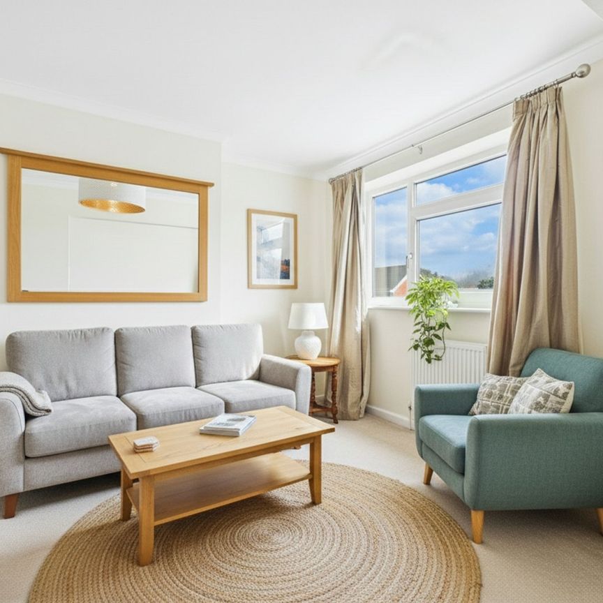 3 bedroom Maisonette in Yorktown Road, Sandhurst - Photo 1