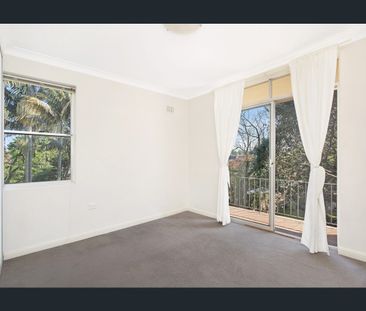 Spacious One Bedroom Apartment In Ultra Convenient Location - Photo 1