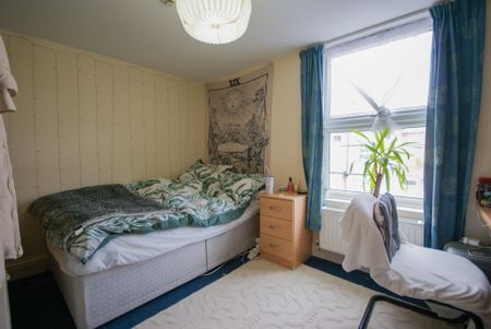 19 Luton Road - Photo 3