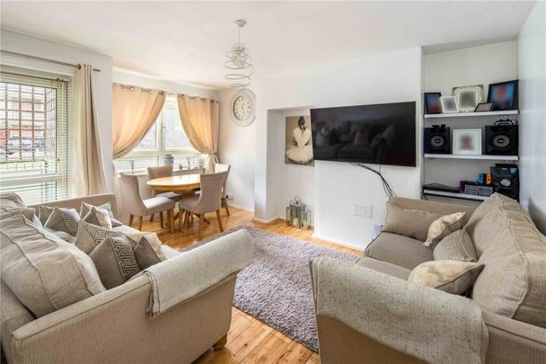 2 Bed Flat, Grove St, SE8 - Photo 1