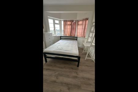 Room in a Shared Flat, Kennyland Court, NW4 - Photo 2