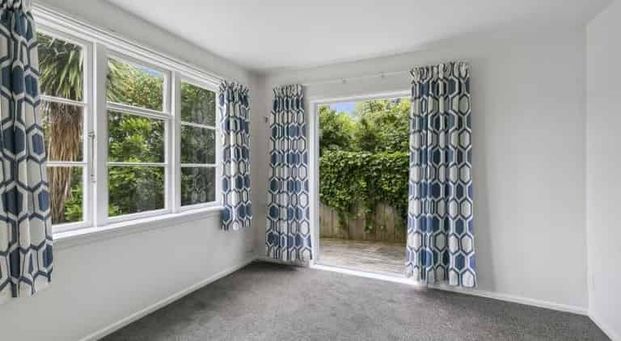 COSY ONE BEDROOM STUDIO FLAT with separate bedroom. - Photo 1