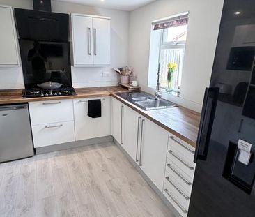 3 bedroom semi-detached house to rent - Photo 2