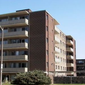 Amazing building and location at the Strathclyde in Don Mills! - Photo 3