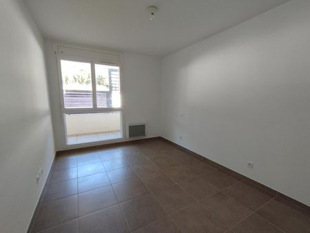 Appartement 2 pièces 39m2 MARSEILLE 13EME 758 euros - Photo 4