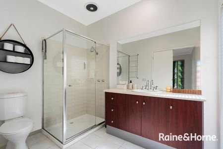 Stunning 4-bedroom house in the heart of Berwick! - Photo 2