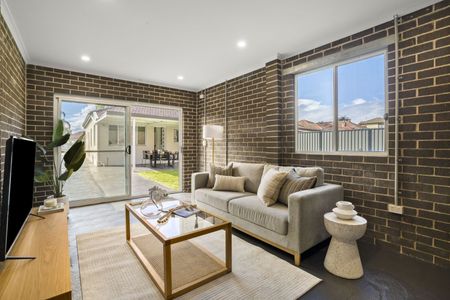 Bayside Charm With Modern Style - Photo 2