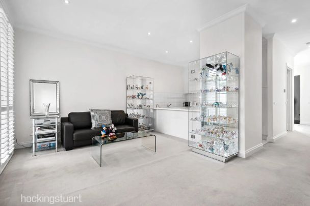 Lifestyle, Lattes, Light and Space - Photo 1