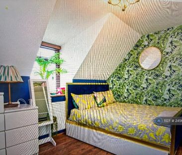 3 bedroom end of terrace house to rent - Photo 1