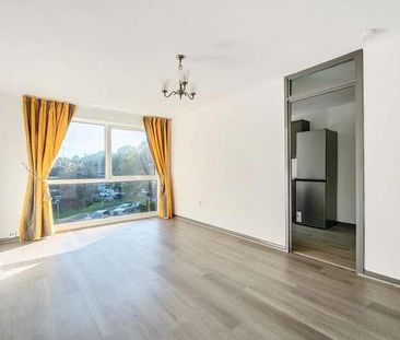 Reading, Berkshire, RG30 - Photo 2