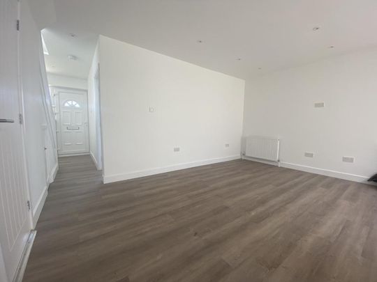 4 bedroom semi-detached house to rent - Photo 1