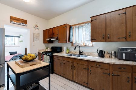 For Lease - 132 Ferguson Avenue, Hamilton, Ontario - Photo 4