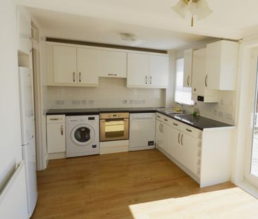 3 bedroom End Terraced House - CRESWICK COURT, WELWYN GARDEN CITY - Photo 4