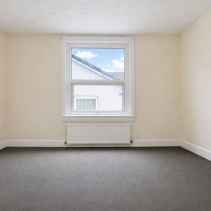3 Bed Semi Detached, Dashwood Avenue, High Wycombe,HP12 3DZ - Photo 1