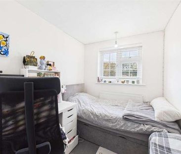 Woburn Avenue, Farnborough, Hampshire, GU14 - Photo 1