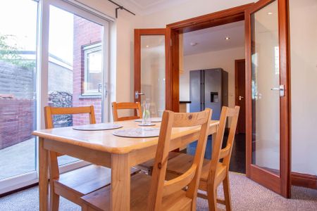 Quirky four bedroom house on Coburn Street - Photo 2