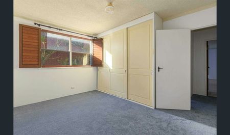 Large 1 bedroom unit with with carspace and balcony - Photo 5