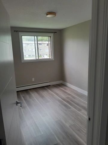 Fairfield Manor — 2 Bed - Photo 3