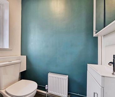 Waters Drive, Staines, Middlesex, TW18 4RP - Photo 6