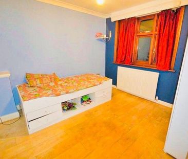 4 bedroom terraced house to rent - Photo 5