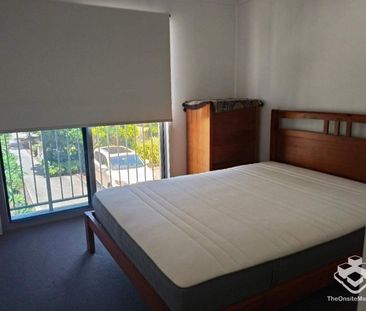 THOWNHOUSE IN FAMILY-FRIENDLY NOTTINGHAM SQUARE Furnished - Photo 2