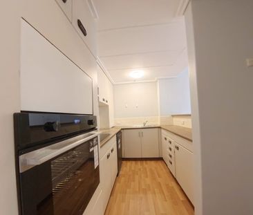 ENJOY CITY LIVING ! Two bedrooms + Study/Third bedroom - Photo 5